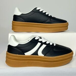 La Sheelah Black & White Platform Sneakers Gum Sole Size 8 NWT